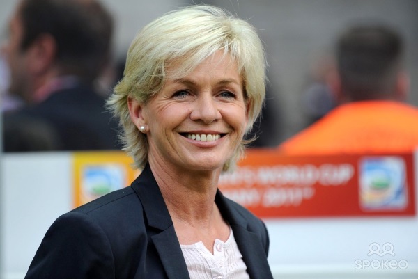 Allemagne - Steffi JONES à la place de Silvia NEID en 2016 Allemagne - Steffi JONES à la place de Silvia NEID en 2016