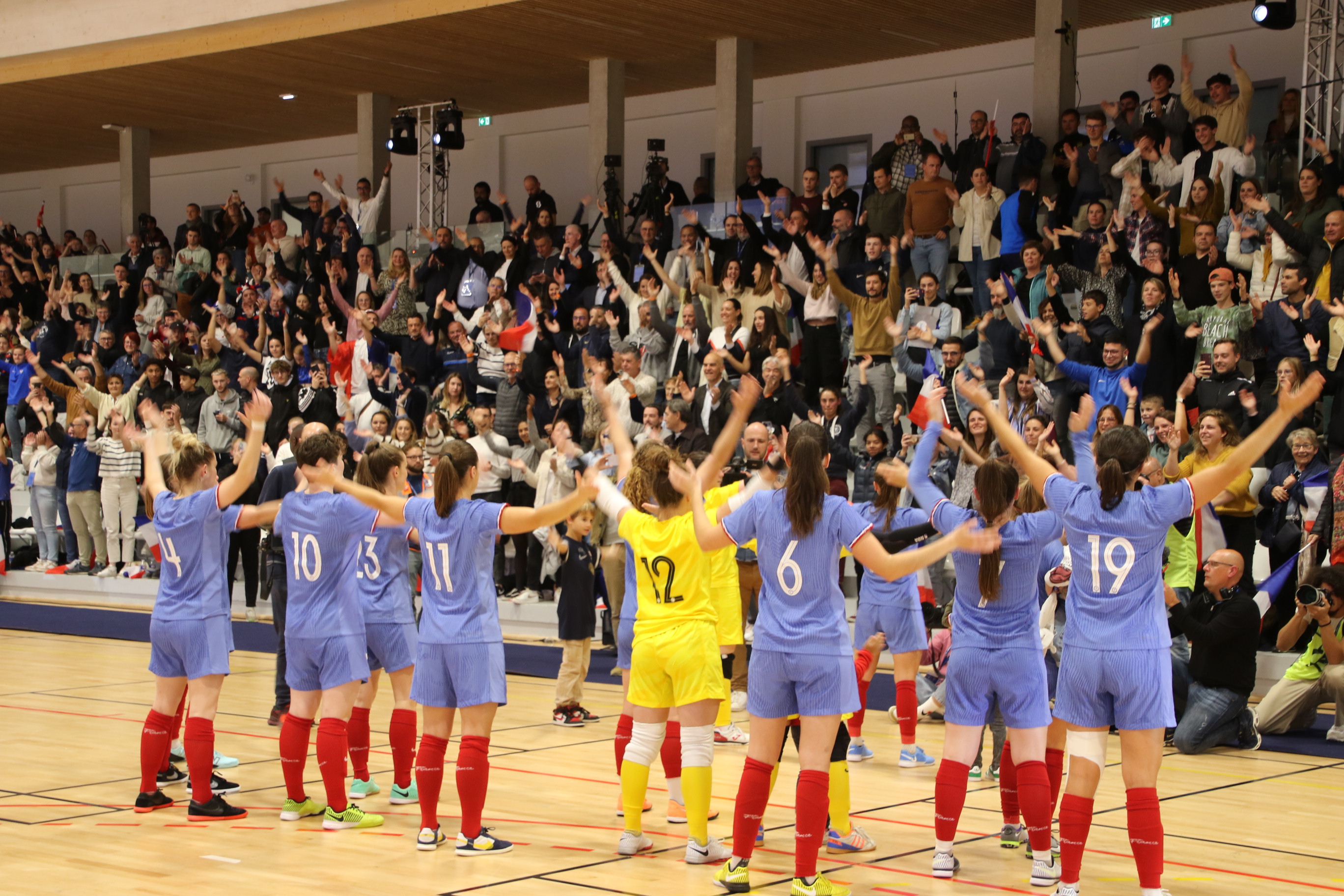 Claping à l'issue de la rencontre avec les spectateurs (photo Sébastien Duret)