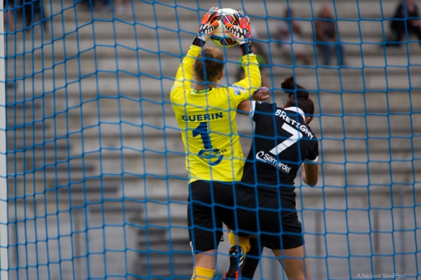 Duel à l'aller entre Guérin et Brétigny (photo A Nelson Sindfoul) Duel à l'aller entre Guérin et Brétigny (photo A Nelson Sindfoul)