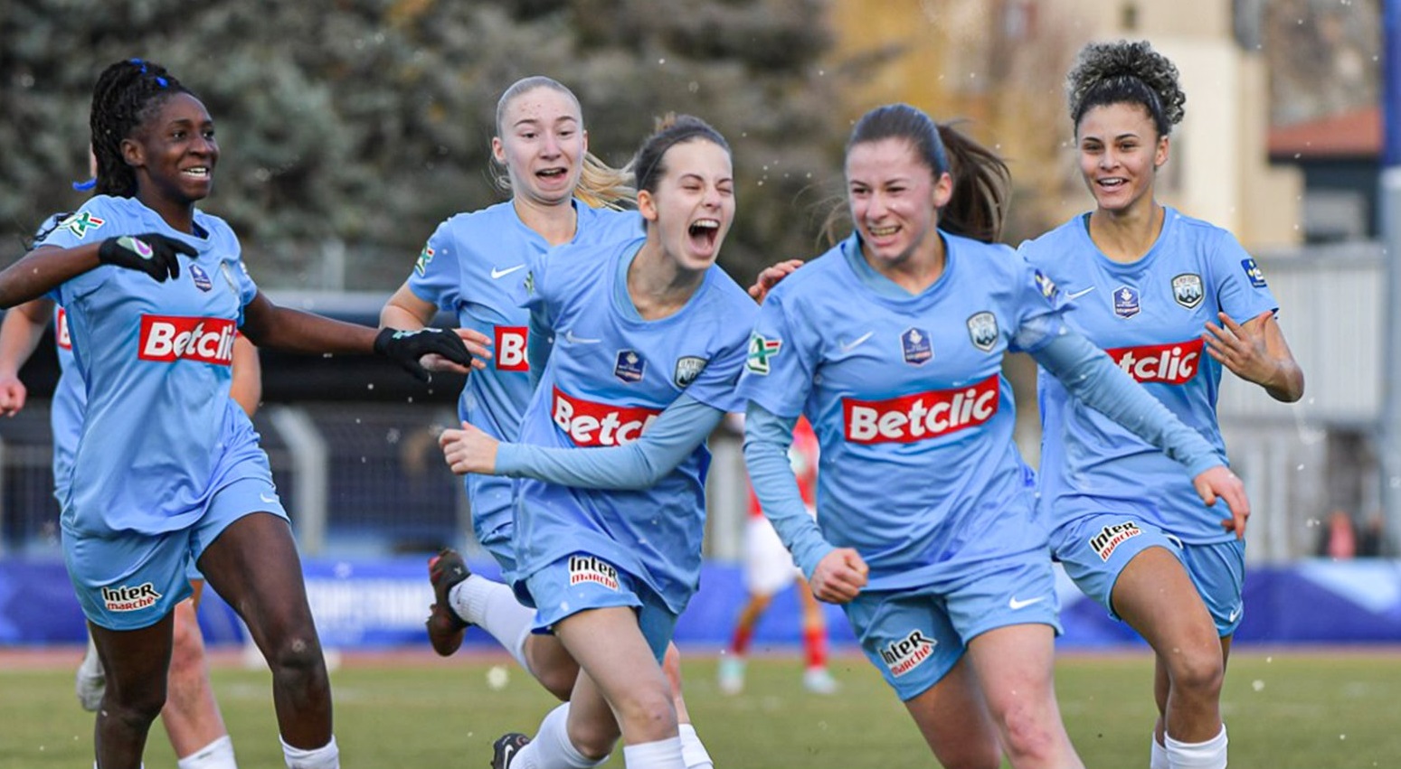 Les joueuses de Pierre-Yves Thomas sortent une D1 et s'offrent un quart de finale (photo Instagram Le Puy Foot 43 Auvergne)