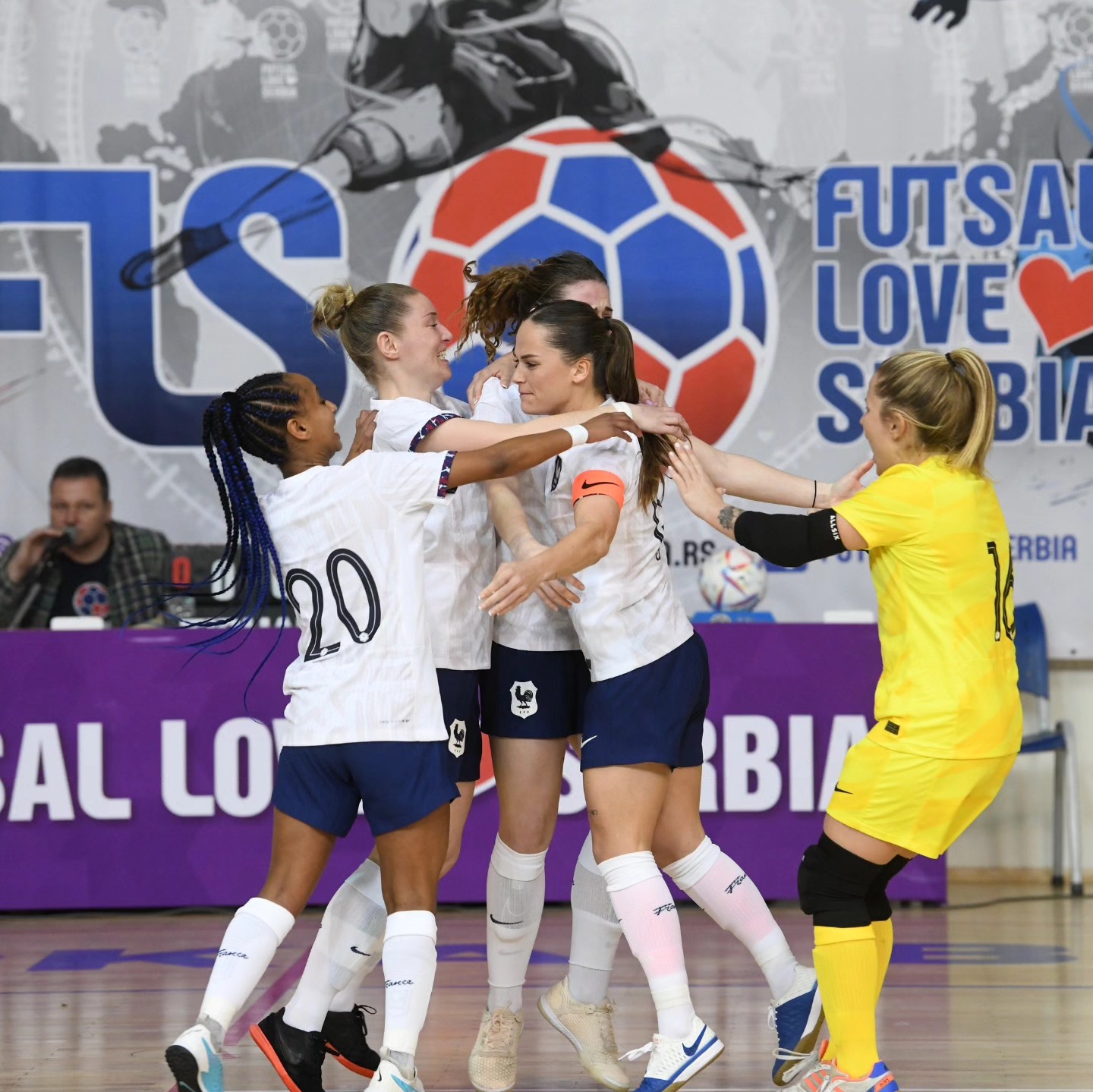 Commaret inscrit le but le plus rapide de la sélection après 8 secondes (photo facebook Futsal Love Serbia)