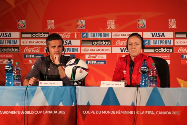 La Québécoise Josée Bélanger veut faire de son mieux devant son public. La Québécoise Josée Bélanger veut faire de son mieux devant son public.