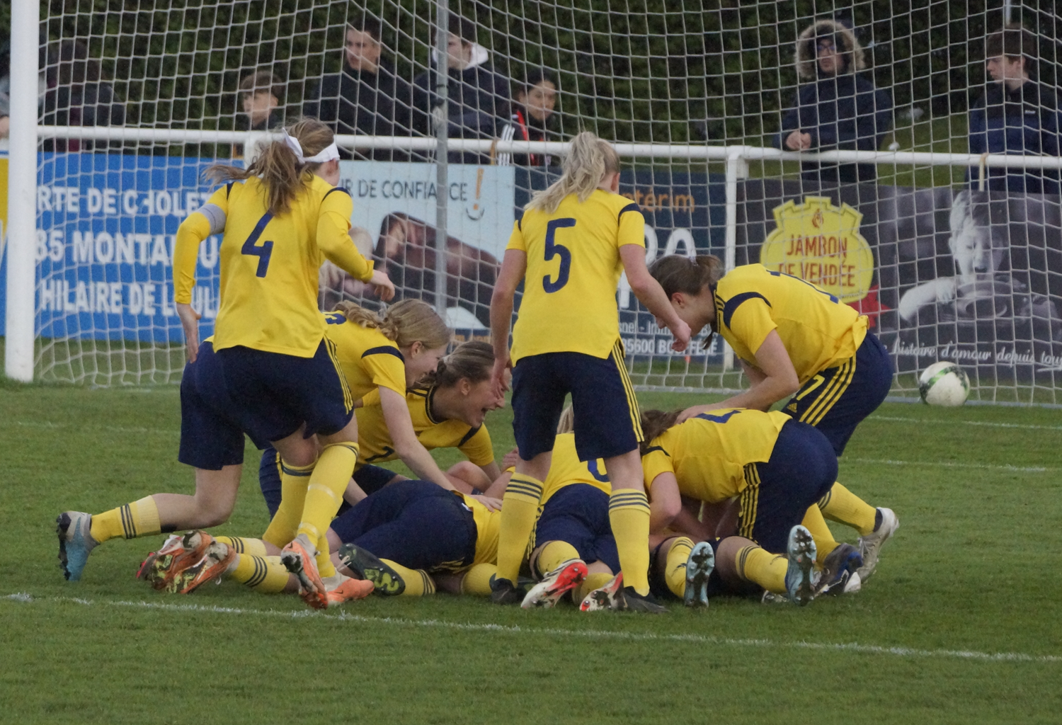 La Suède a saisi sa chance en fin de match (photo Sébastien Duret)