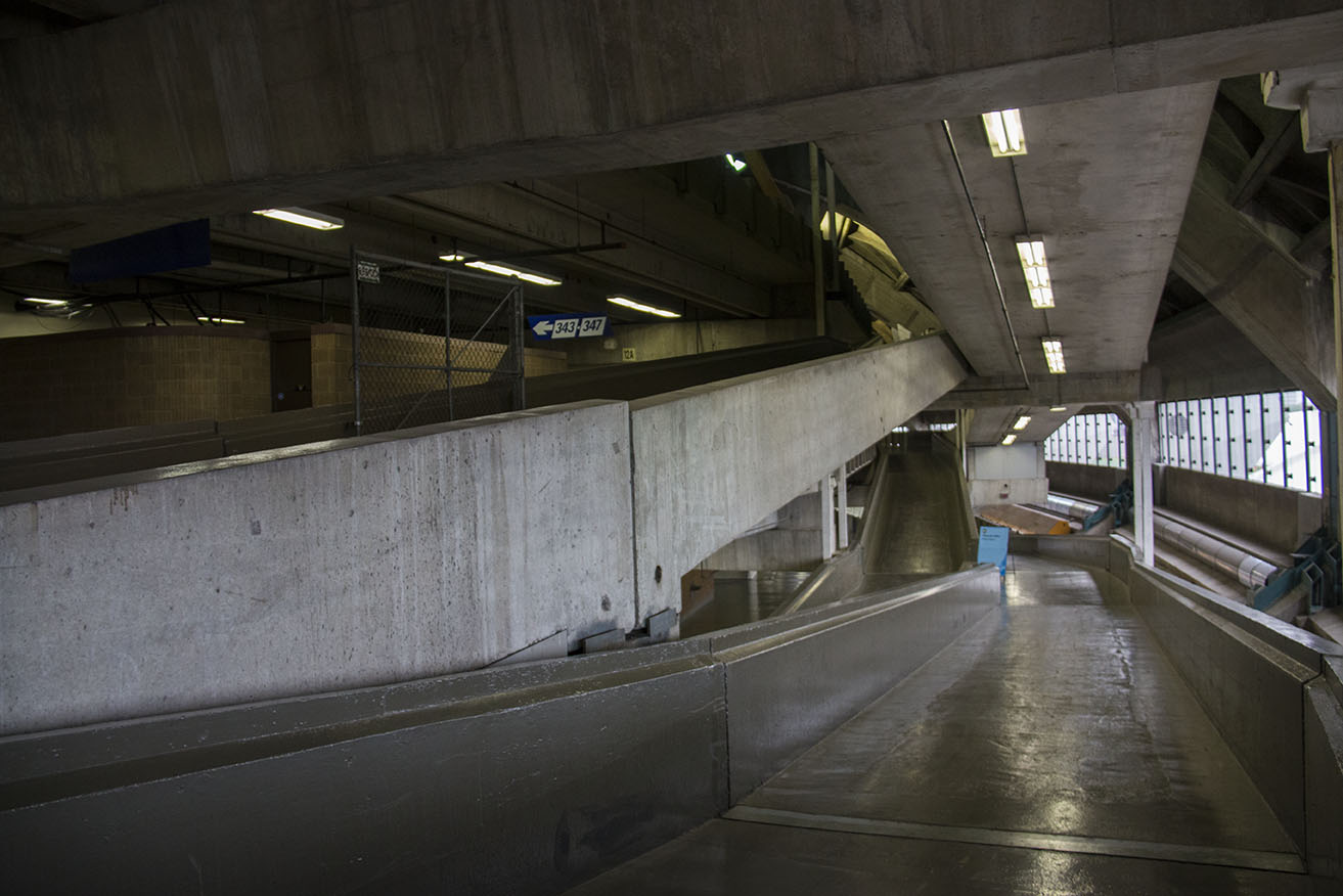 Entre les entrées et le terrain, une multitudes de couloirs et passerelles...
