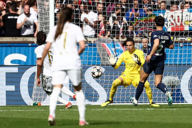 Picaud face à Dumornay (photo UEFA.com)