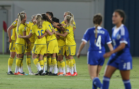 La Suède s'impose 3-0 face au pays hôte La Suède s'impose 3-0 face au pays hôte