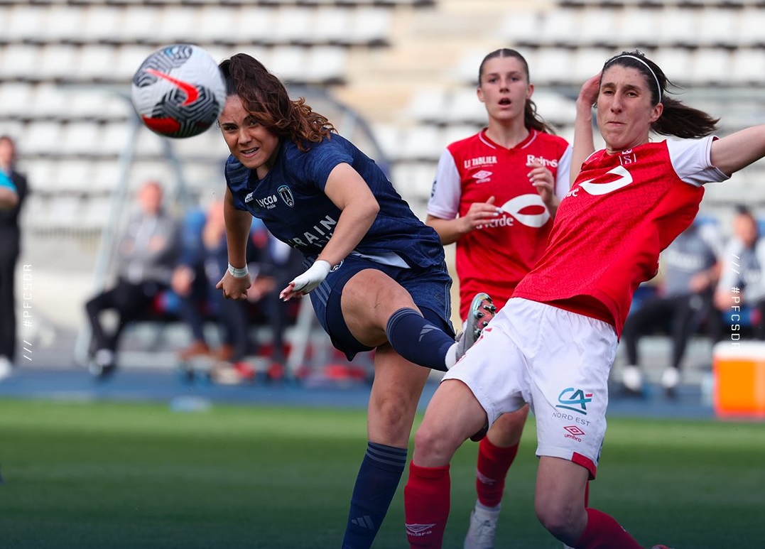 Ribadeira frappe devant Pasquereau (photo Paris FC) Ribadeira frappe devant Pasquereau (photo Paris FC)
