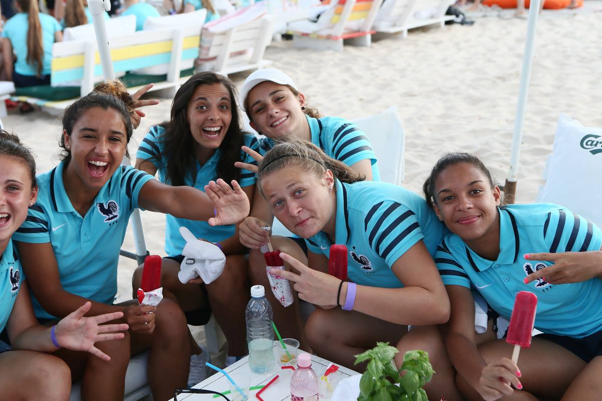 Moments de détente pour les Bleuettes en Israël (photo IFA) Moments de détente pour les Bleuettes en Israël (photo IFA)