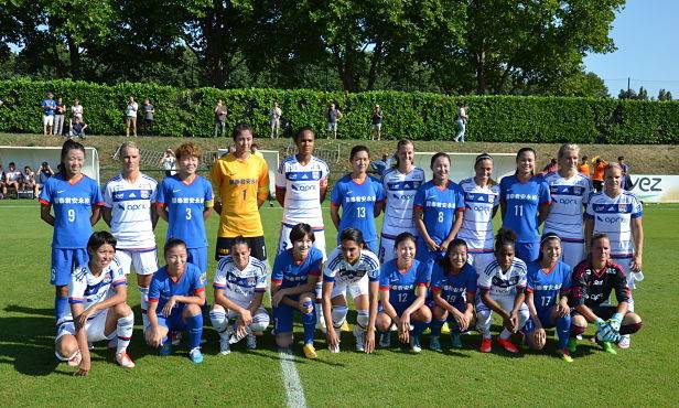 Les deux équipes avant la rencontre (photo olweb) Les deux équipes avant la rencontre (photo olweb)