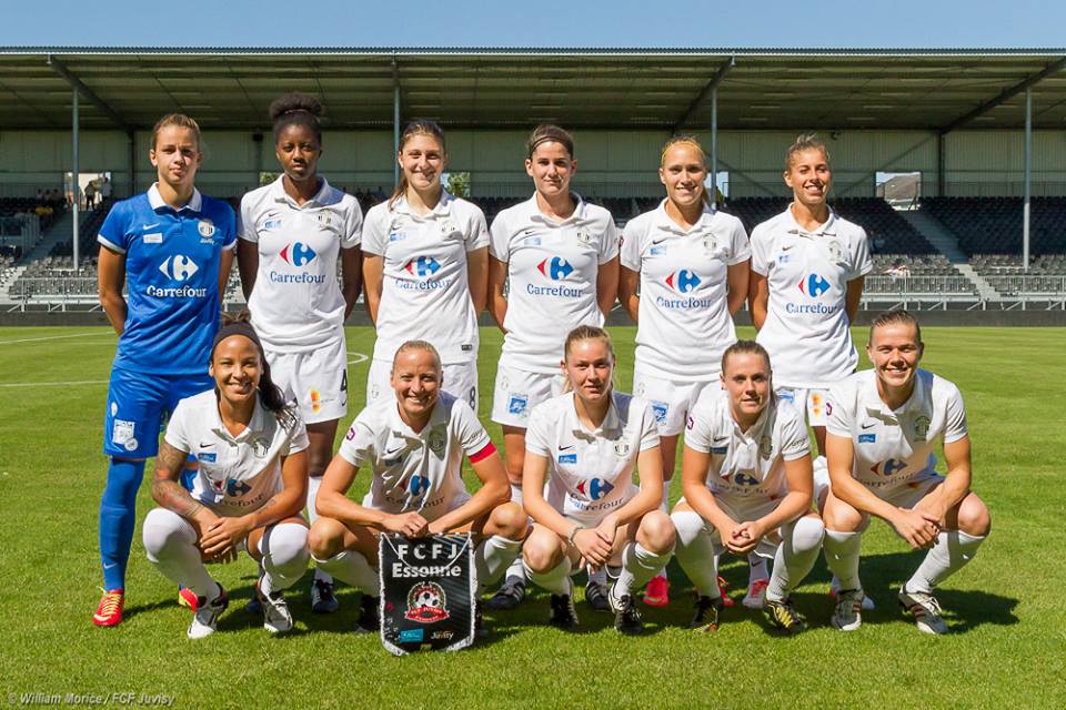 Les Juvisiennes lors de leur premier match de la saison (photo FCF Juvisy/W Morice)