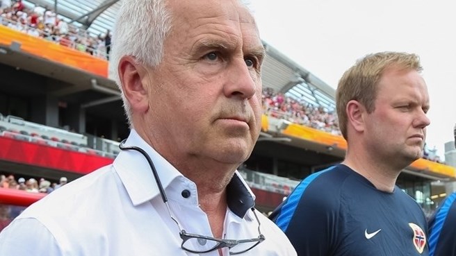 Even Pellerud et son successeur Roger Finjord (photo UEFA) Even Pellerud et son successeur Roger Finjord (photo UEFA)