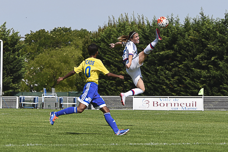 Camille Abily a pris de la hauteur sur la pelouse de Bonneuil (photo Frédérique Grando/LMP)