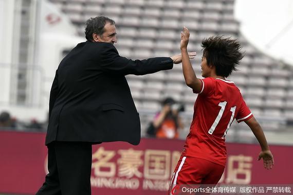 Amical - CHINE - ANGLETERRE : 2-1, Bruno BINI débute par une victoire