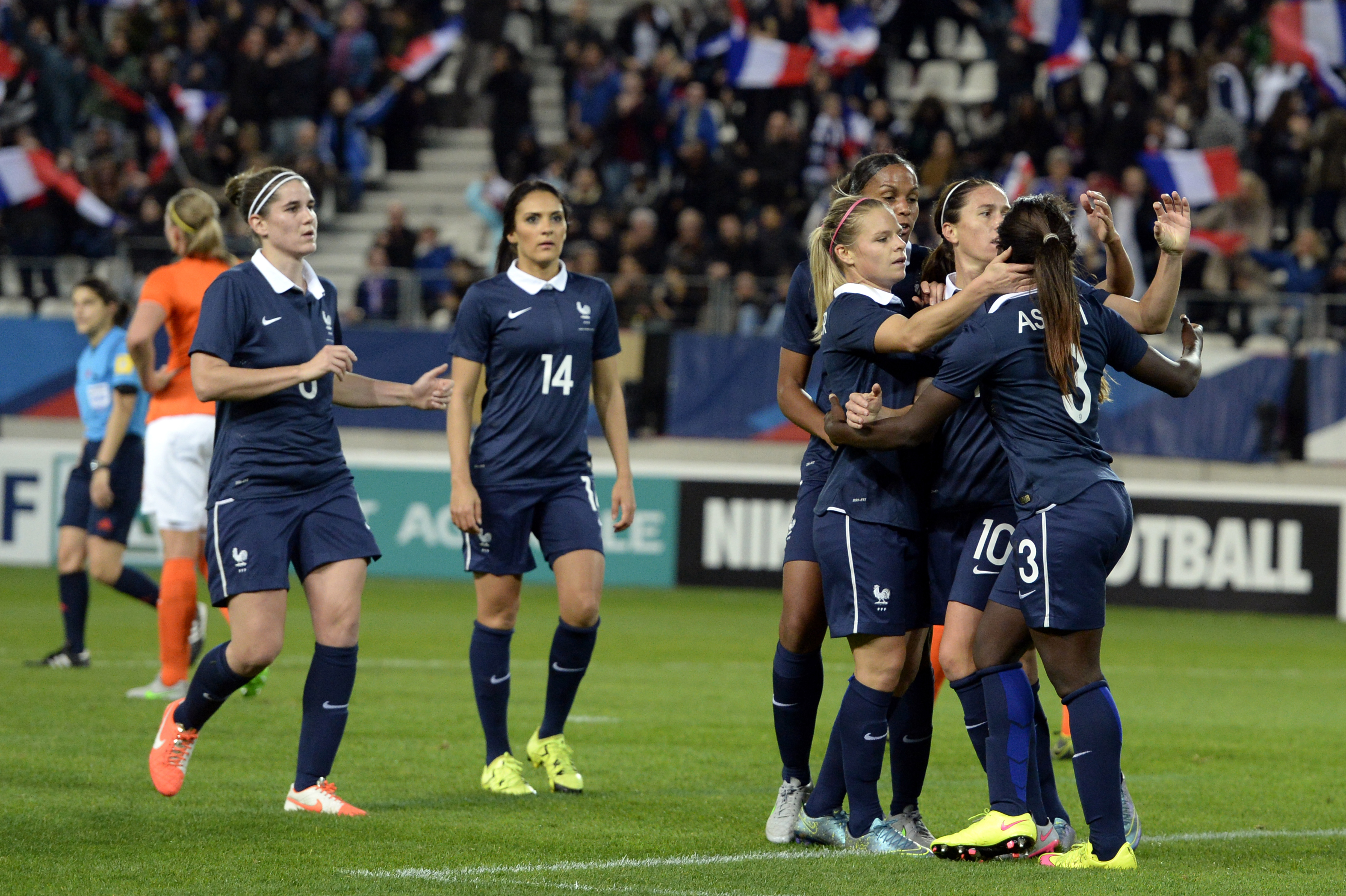 Bleues - Les PAYS-BAS s'imposent à Paris