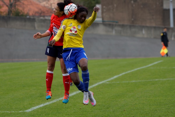 Ollivier au duel avec Ngo Ndoumbouk, avantage à la Vendéenne (photo Sébastien Duret)