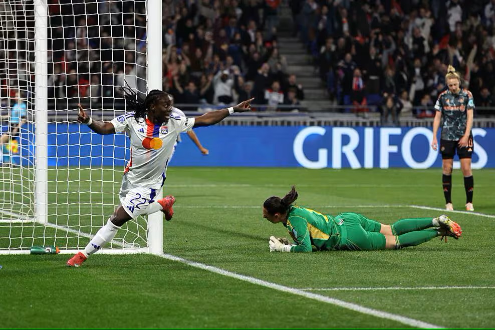 Chawinga inscrit le 3e but en seconde période (photo UEFA.com) Chawinga inscrit le 3e but en seconde période (photo UEFA.com)
