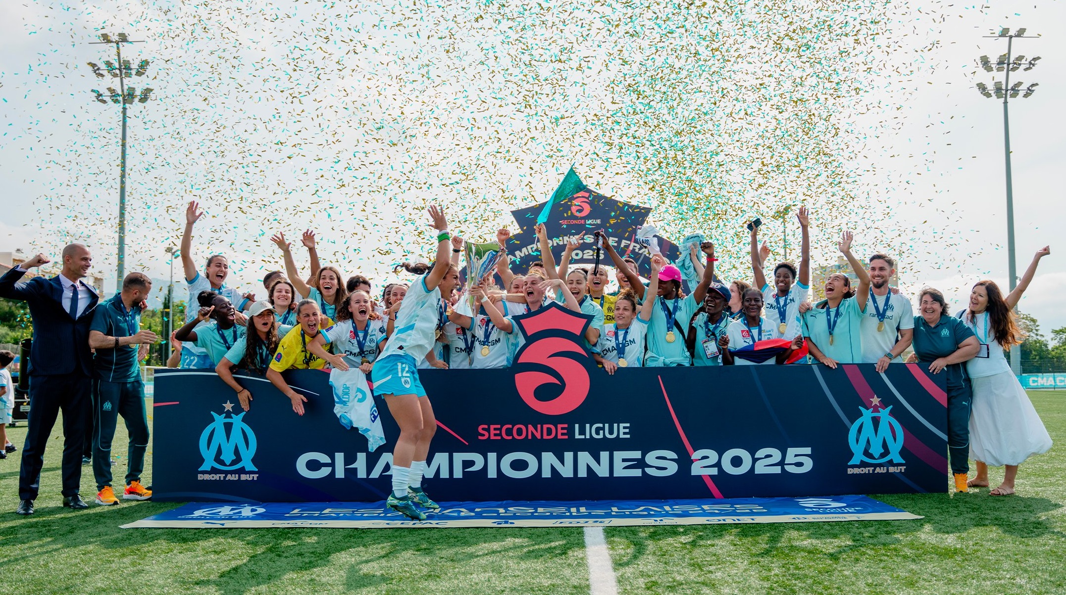 Les Marseillaises ont reçu leur trophée ce dimanche à l'issue d'un ultime succès face à Toulouse (photo OM.fr)