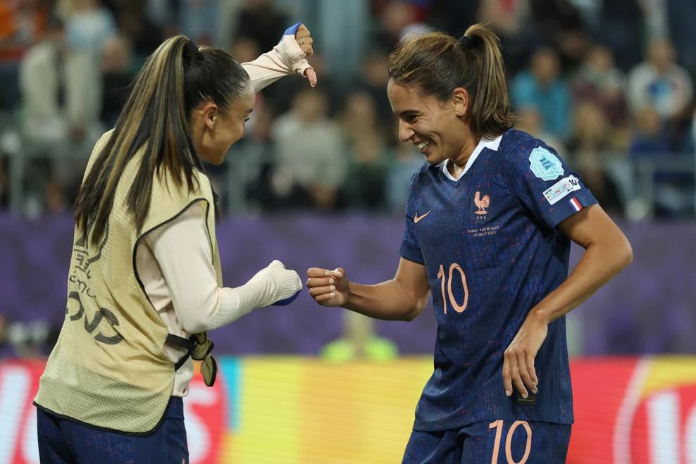 Amel Majri célèbre son but (photo UEFA.com)