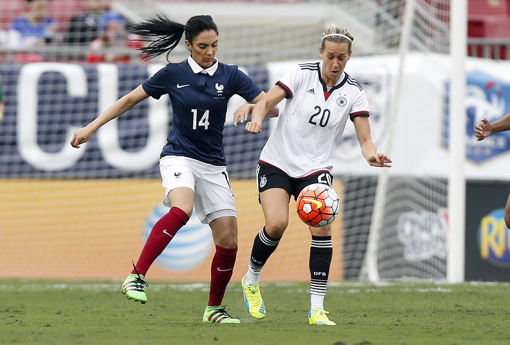 Necib et Goessling en duel (photo DFB)