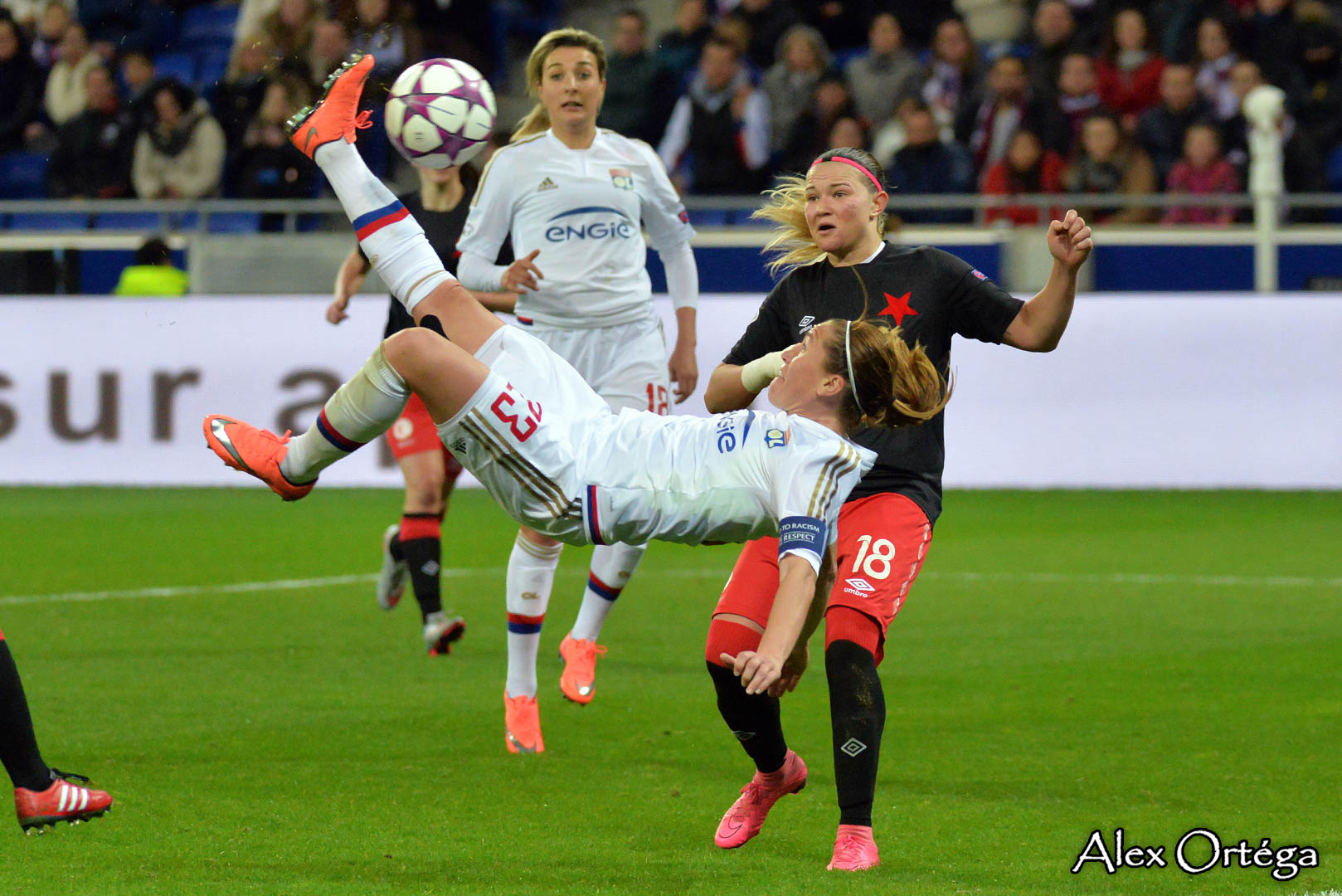 Abily acrobate (photo Alex Ortega) Abily acrobate (photo Alex Ortega)