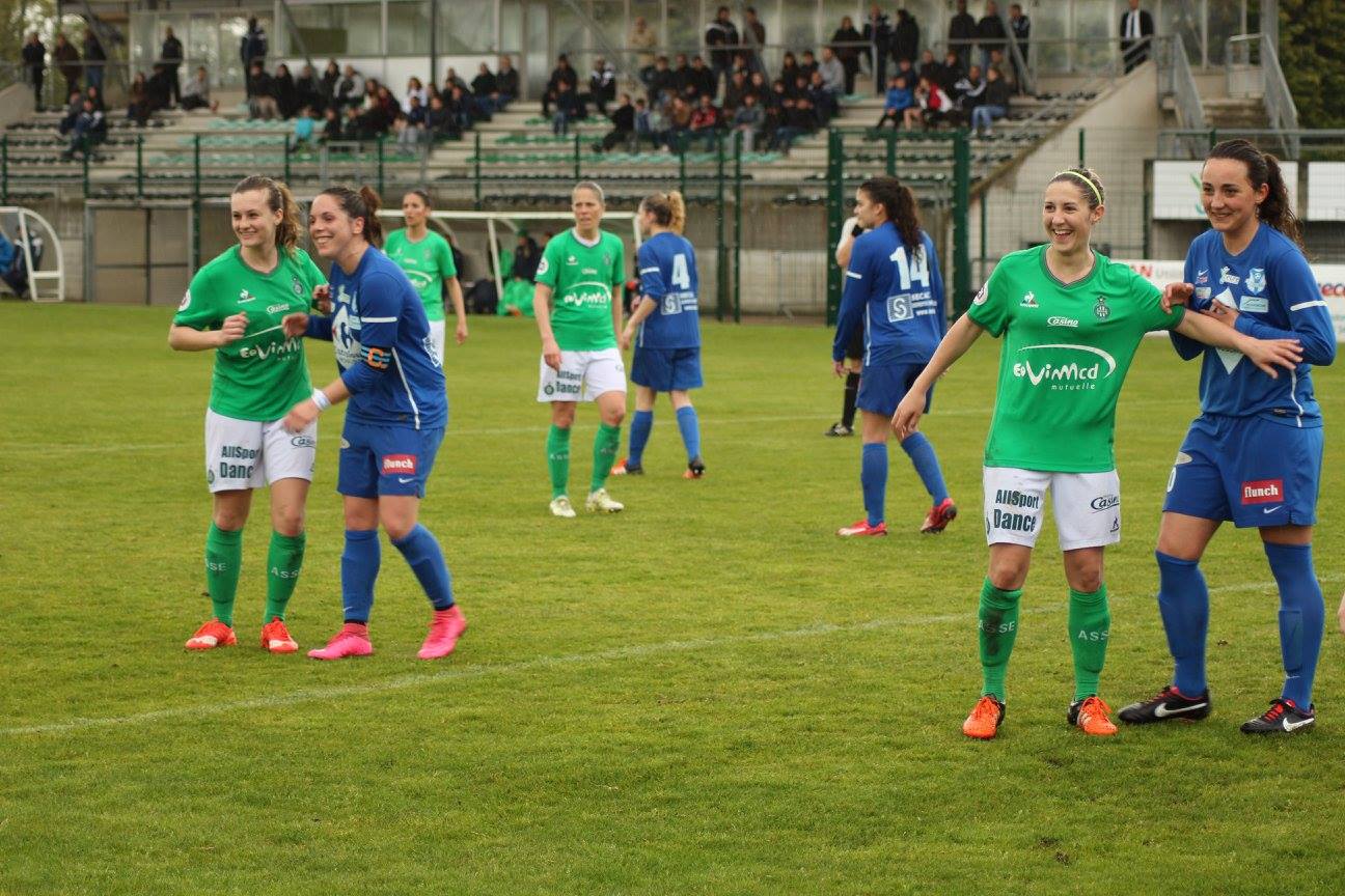 Bonne ambiance au stade de Bellevue (Crédit photos NicolasR. Photography/Facebook Foot Féminin Yzeure)