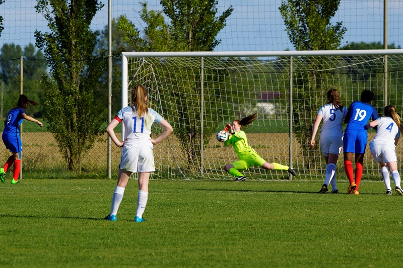 Le penalty de Zemzem où Gardner n'a pas eu la main assez ferme (photo Sébastien Duret) Le penalty de Zemzem où Gardner n'a pas eu la main assez ferme (photo Sébastien Duret)