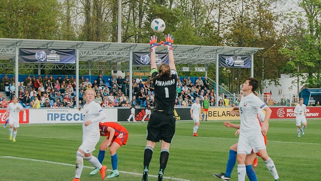 La gardienne belarusse a passé une très mauvaise après-midi (photo UEFA) La gardienne belarusse a passé une très mauvaise après-midi (photo UEFA)