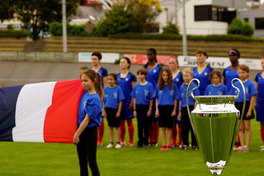 Huit équipes en quête du trophée (photo Sébastien Duret)