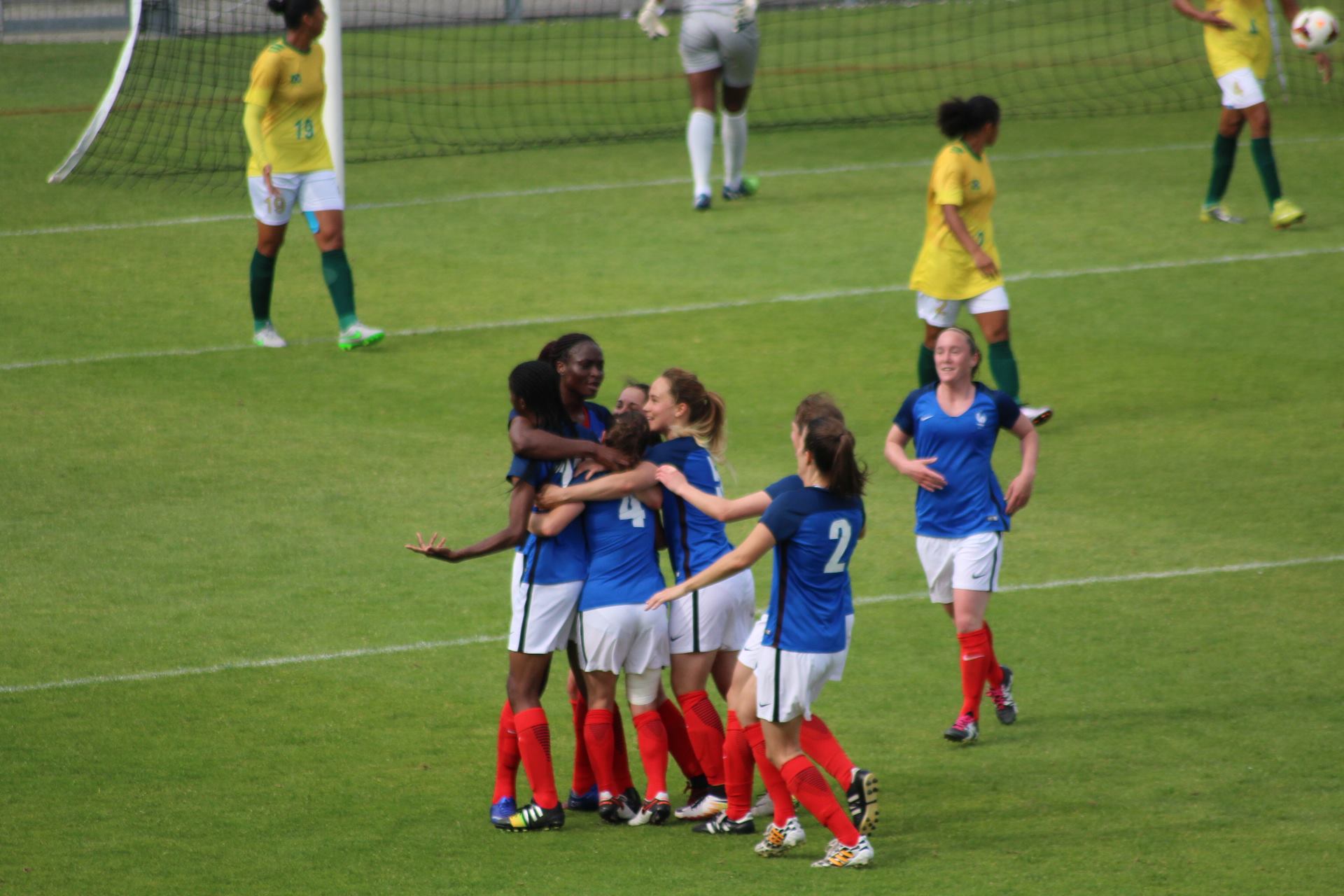 Babinga félicitée sur son second but (photo LBF)