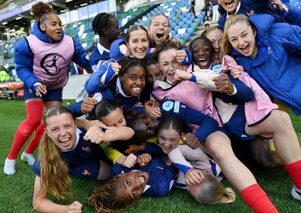 Joie tricolore au coup de sifflet final (photos UEFA.com)
