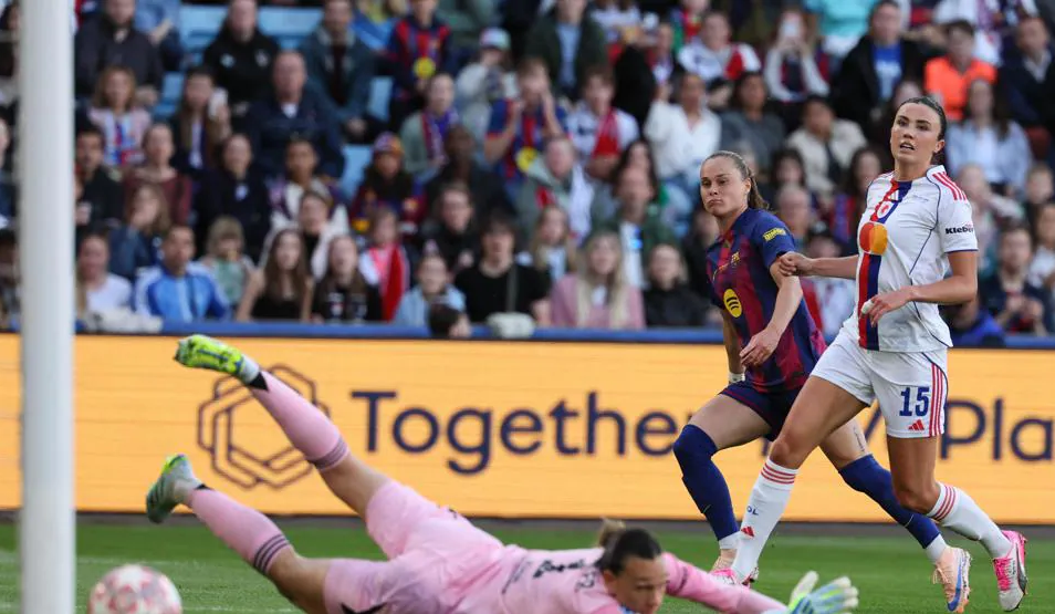 Ewa Pajor signe le premier doublé du jour (photos UEFA.com)
