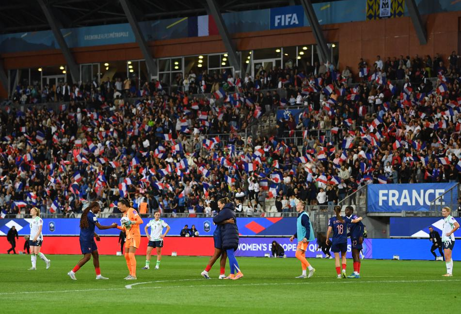 7 559 spectateurs au stade des Alpes (photos UEFA.com)