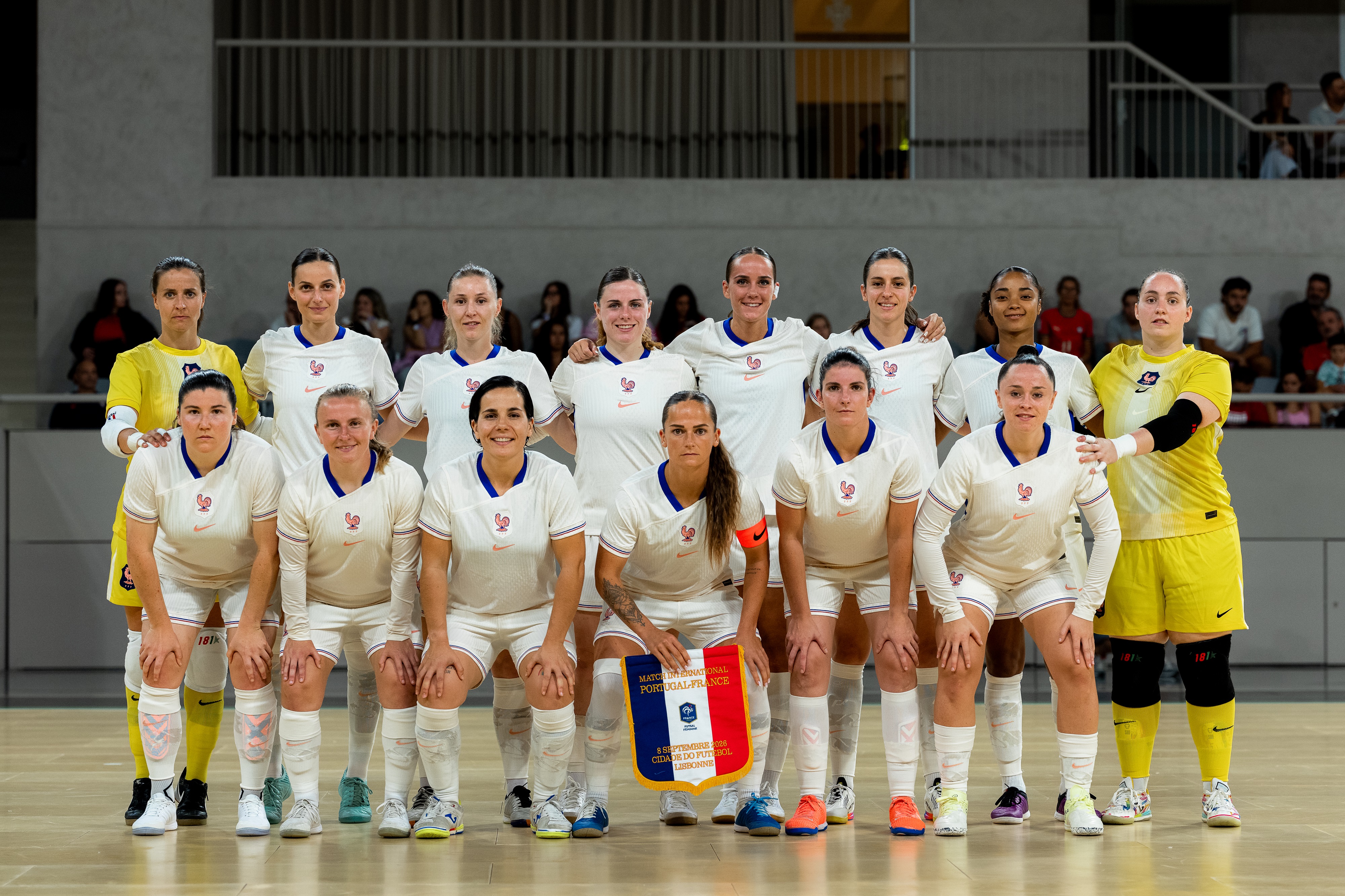 Les quatorze Bleues pour ce test de rentrée (photo Charles Léger/FFF)