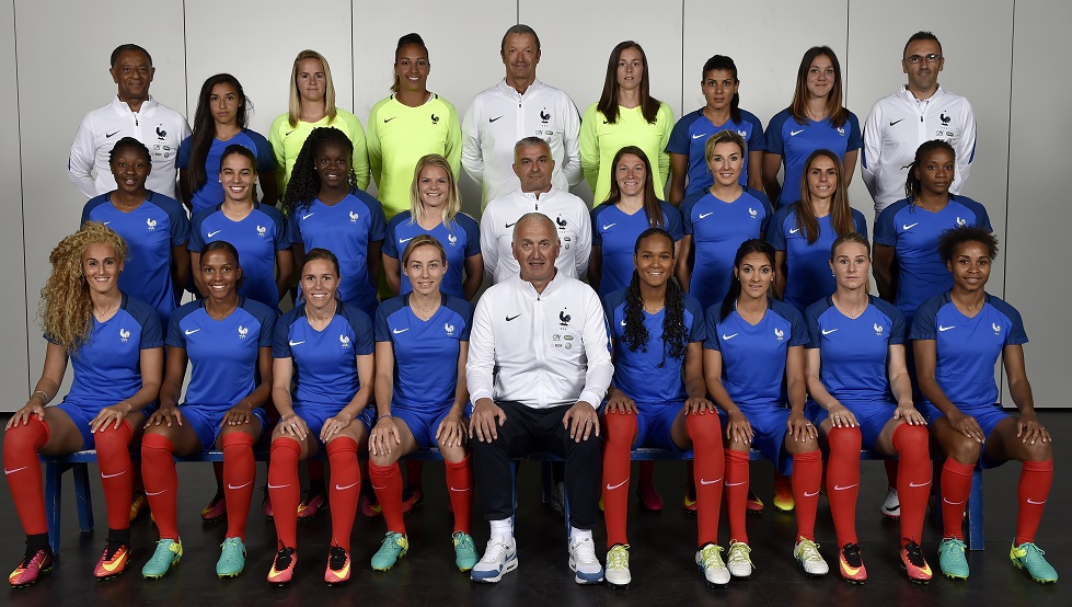 Les Bleues lors de la photo officielle (photo AFP)