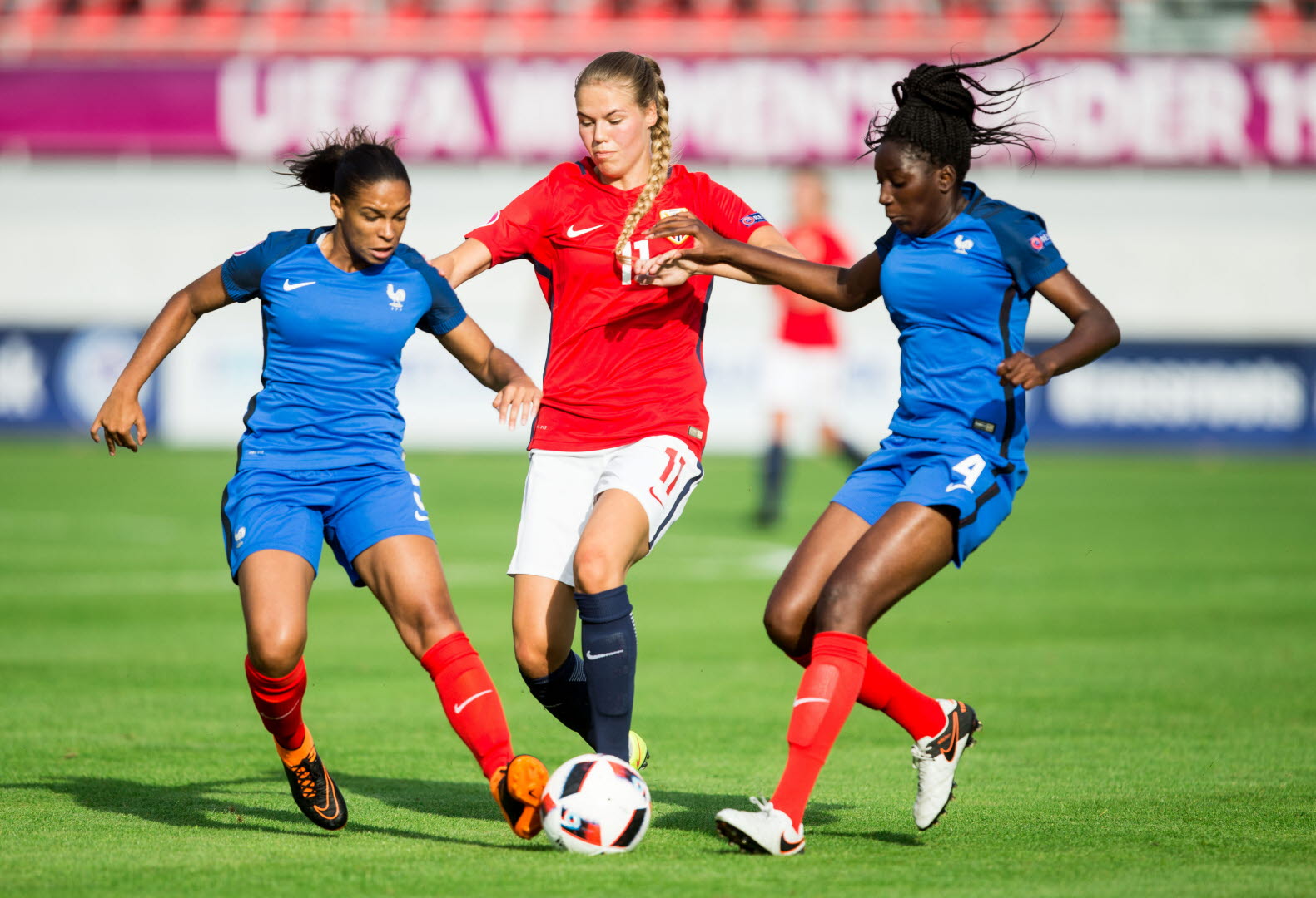 Les Françaises Cascarino et Cissoko (photo UEFA.com) Les Françaises Cascarino et Cissoko (photo UEFA.com)