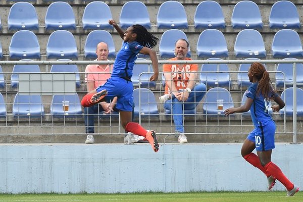 Les Françaises ont réagi après la pause (photo UEFA.com) Les Françaises ont réagi après la pause (photo UEFA.com)