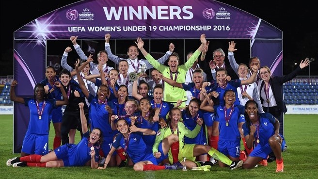 Les Bleuettes championnes (photo UEFA.com) Les Bleuettes championnes (photo UEFA.com)