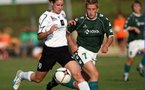 Nina Burger (à gauche) réussit un quadruplé pour le dernier match