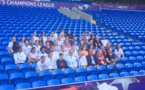 Les Lyonnaises et tout l'encadrement ont posé pour une photo dans la tribune du stade de Cardiff
