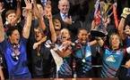 Lyon lève le trophée européen (photo : uefa.com)
