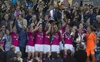 La joie des Lyonnaises qui soulèvent leur seconde Ligue des Champions (Photos : Eric Baledent)
