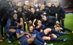 Les Bleues avec le trophée (photo FFF.fr)