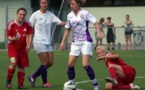 Les filles de Claix, ici en amical contre le FC Nivolet, sont invaincues cette saison (Photo ; M.Moreau) 