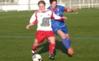 Les filles du FC Nivolet (DH), en rouge et blanc, ne se sont pas assez lâchées selon leur coach (photo d'archive) 