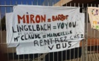 Une banderole qui fait mal...