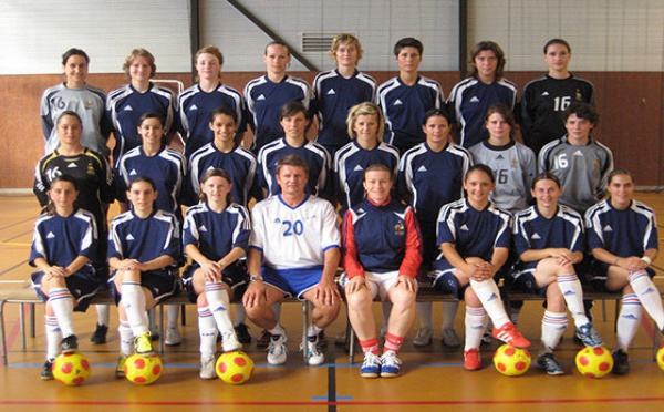 Les joueuses et le programme pour les Universiades de futsal