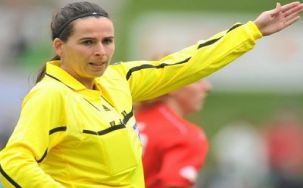 Damková arbitrera la finale féminine