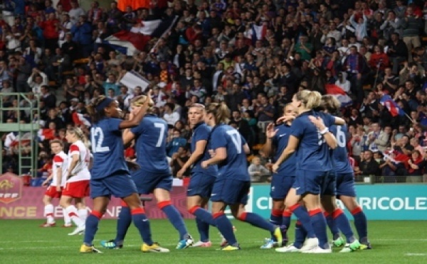 Les Bleues reçues avec honneur à Bollaert