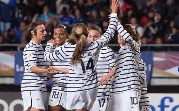 FRANCE - PAYS-BAS - Les Bleues font le grand huit