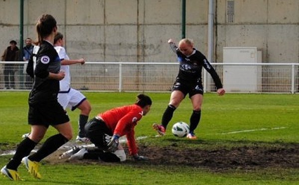 D1 - L'OL vers le titre, PSG en dauphin, TOULOUSE, ISSY et VENDENHEIM avec un pied en D2